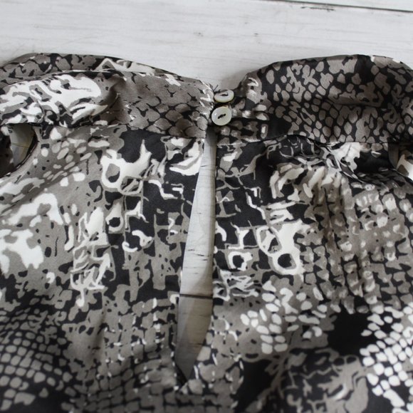 Adiva Anthropology Women's Sleeveless Silky Blouse Size L Black Gray - Picture 5 of 5